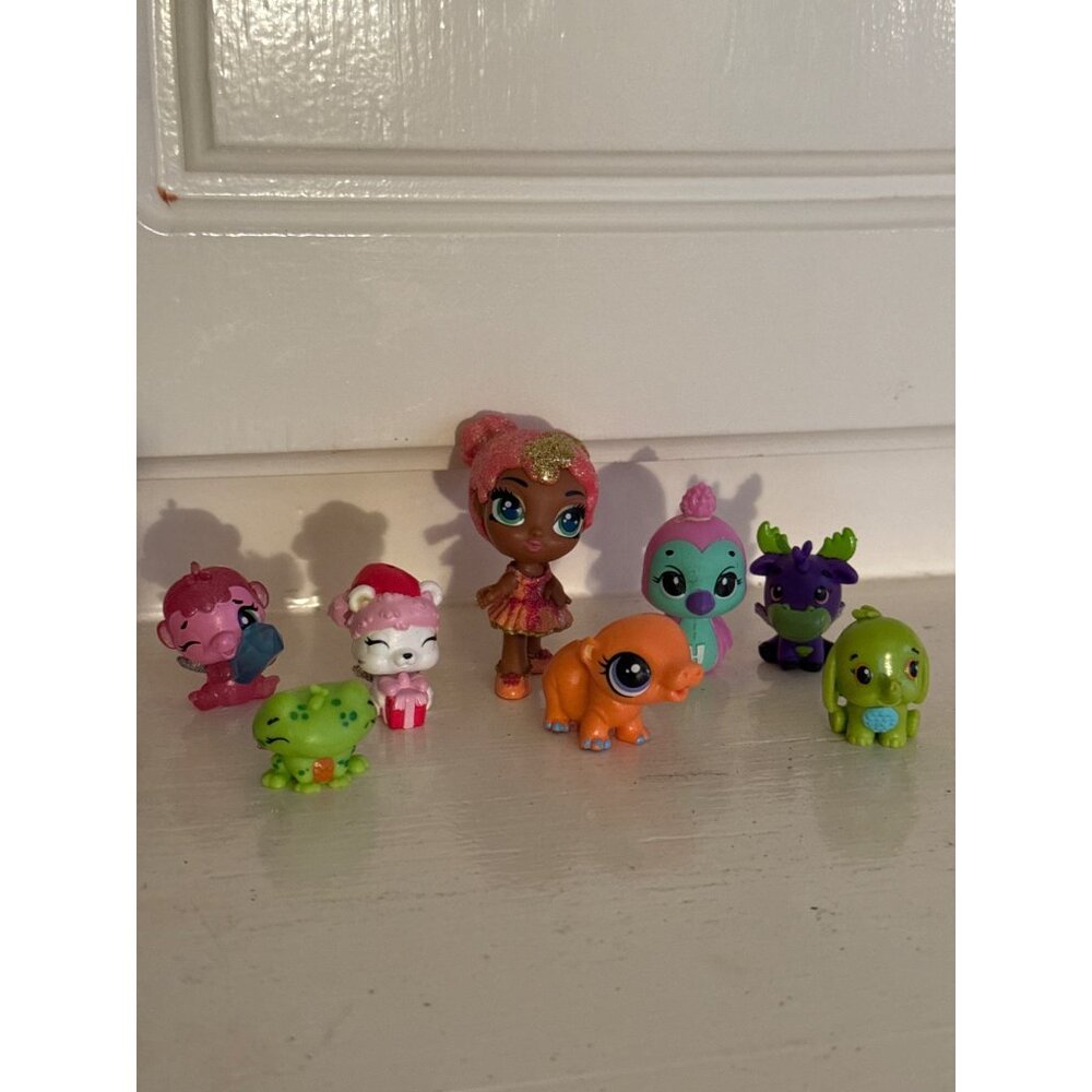 Hatchimals Pixie Royal Snow Ball Playset With 8 Figures & Accessories